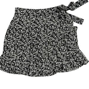 Hollister Womens Ultra High Rise Skirt Lined Floral Paisley White Black‎ Size XS
